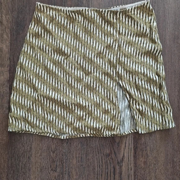 Reformation Mini Skirt Sz-8 - Picture 4 of 7